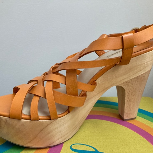 Max Studio Orange Strappy Wood Platform Sandals, Size 9 - Picture 3 of 7